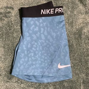 Nike pro training shorts women’s medium
